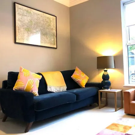 Holiday home Chic And Contemporary Victorian Family *