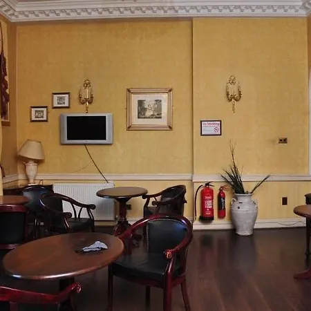 Lynams Hotel 2*