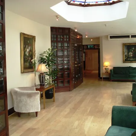 Maldron Merrion Road 4* 더블린