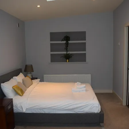 1 Bedroom With Balcony In