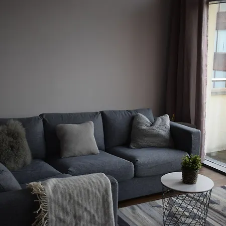 Apartment 1 Bedroom With Balcony In *