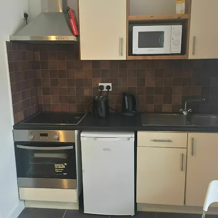 Sherrard Street Apartment *