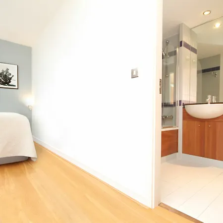 Apartment Forbes Street Dublin