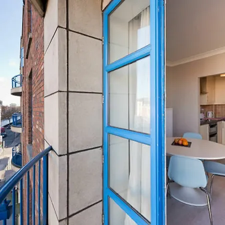 Pier 19 Apartment *
