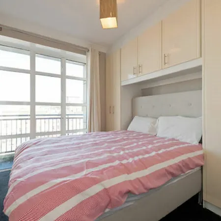 Pier 19 Apartment *
