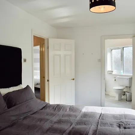 Apartment 4 Bed Townhouse In