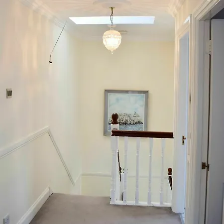 Apartment 4 Bed Townhouse In