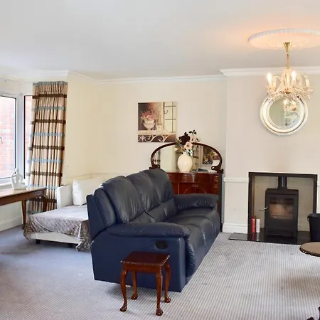 4 Bed Townhouse In Apartment *