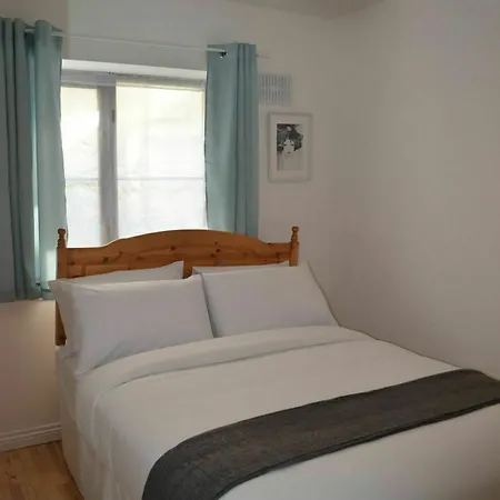 Metrostays - Christchurch 1 *