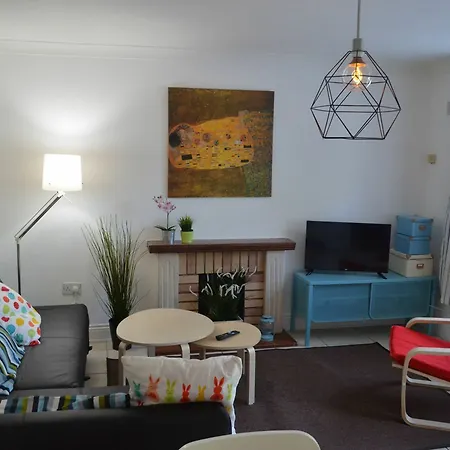 Metrostays - Christchurch 1 *