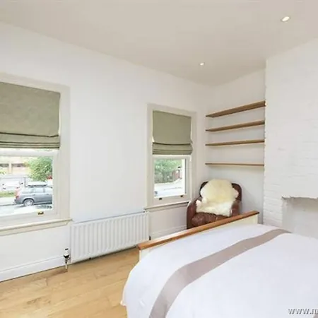Apartment Cosy 2 Bedroom House In 4