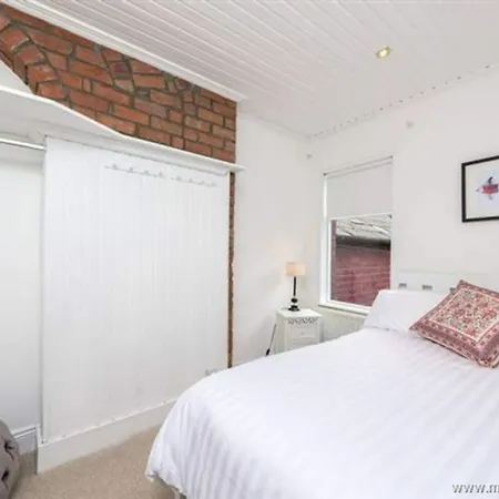 Apartment Cosy 2 Bedroom House In 4 *