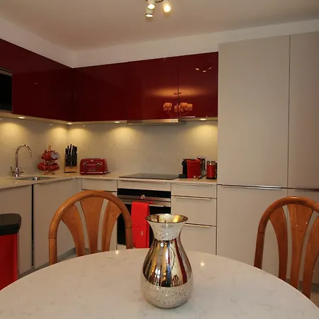 Luxury River View Apartment *