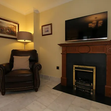 Luxury River View Apartment *
