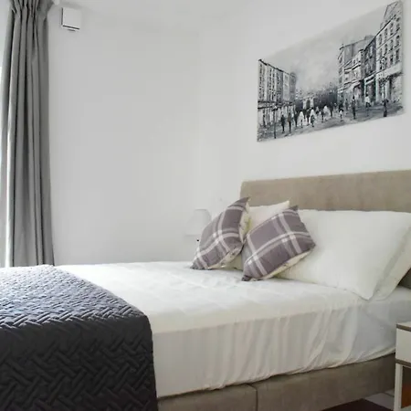 2 Bedroom Flat In Sleeps 4 * Dublin