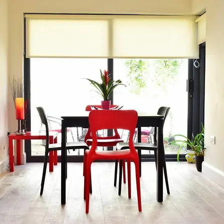 2 Bedroom House Near Centre *