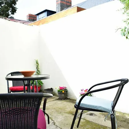 2 Bedroom House Near Centre
