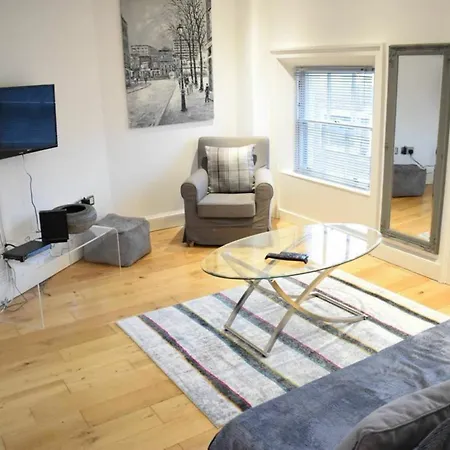 2 Bedroom Near Grafton Street Sleeps 4 Apartment *