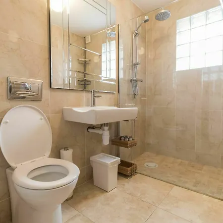 Appart hôtel Broc House 4*