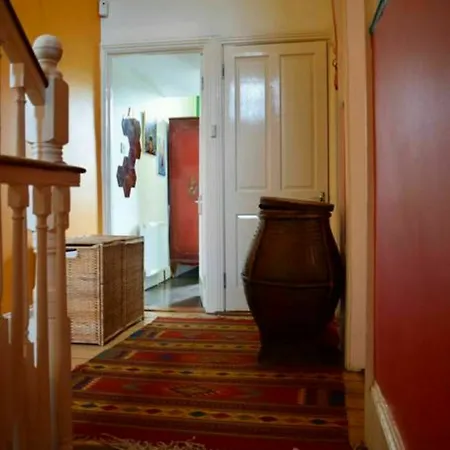 4 Bedroom House In Apartment *