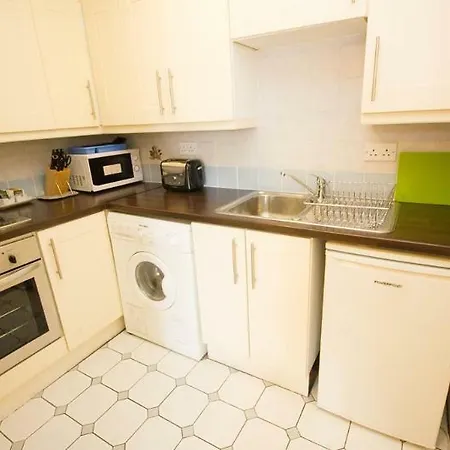 Drury Court 3*