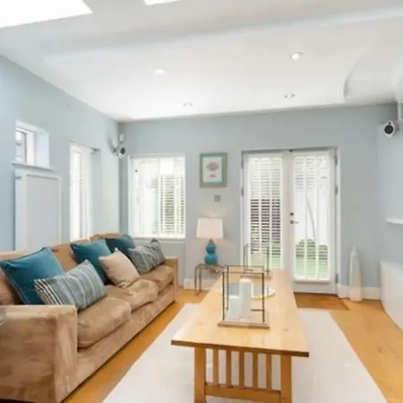 Refurbished Traditional Townhouse Dom wakacyjny *