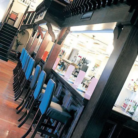 Schoolhouse 4*