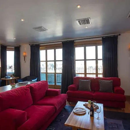 Hotel The Clarence 4*