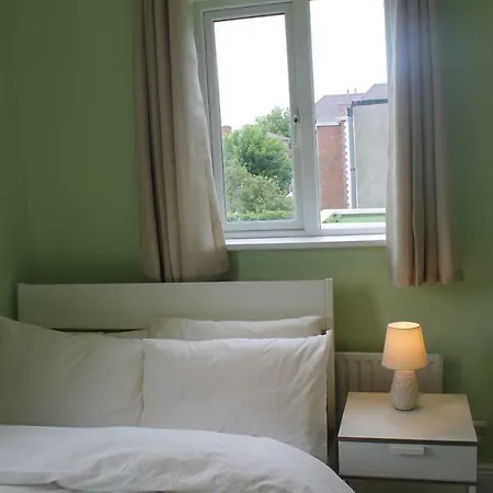Sallymount Avenue House Guest house *