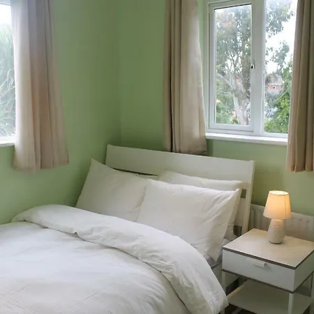 Sallymount Avenue House Guest house *