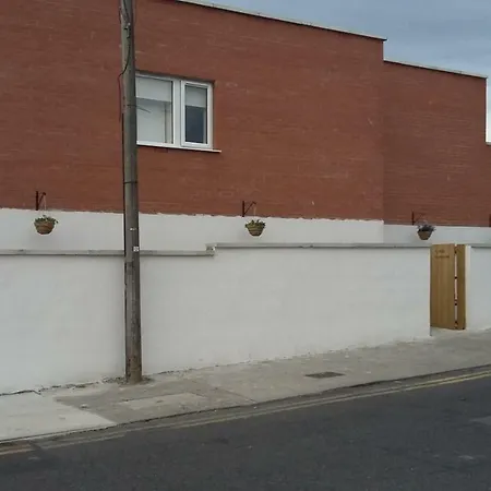 Pia House 3*