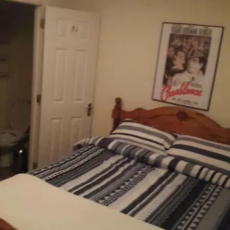 Parkgate Apartment *