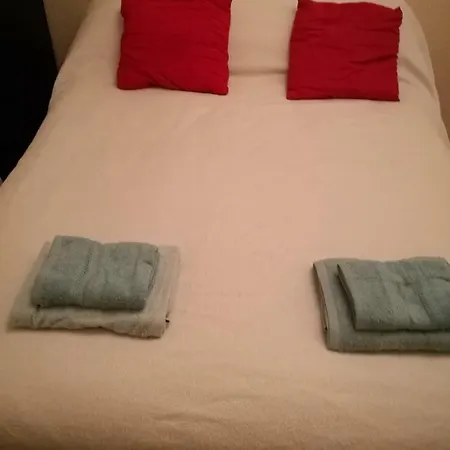 Parkgate Apartment *