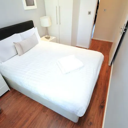 5 Star City Apartment