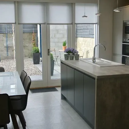 Merton Ave - Victorian Red Brick Terraced House Holiday home *