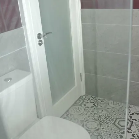 Holiday home Merton Ave - Victorian Red Brick Terraced House *