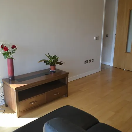 Hanover Dock Apartment