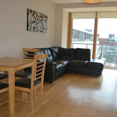 Hanover Dock Apartment *