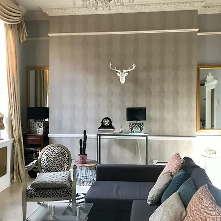 City Centre Georgian Style Apartment Apartment