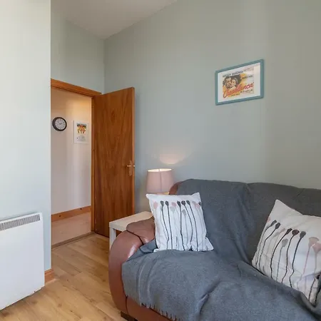 The Red Parrot Townhouse Apartment *