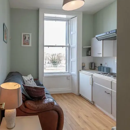Apartment The Red Parrot Townhouse *