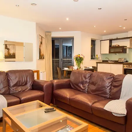 Spacous Escape 3br Ensuited Free Parking Dublin