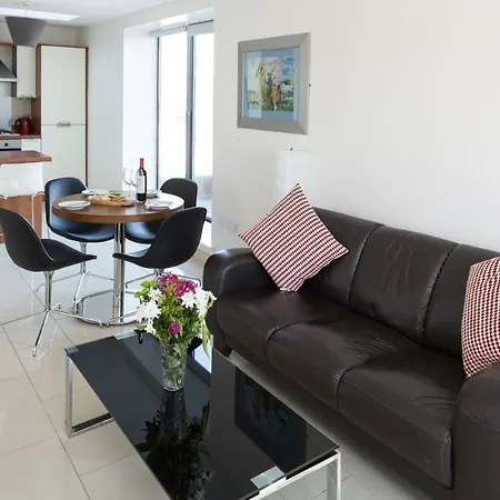 Luxury Ivy Exchange