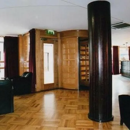 Hotel Paramount