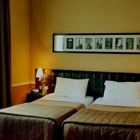 Paramount 3*