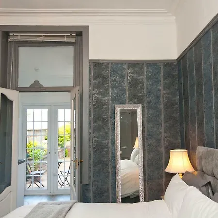 2 Minutes From Drumcondra Station Apartment