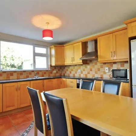 3 Bedroom Family In Residential Area Near Centre * Dublín