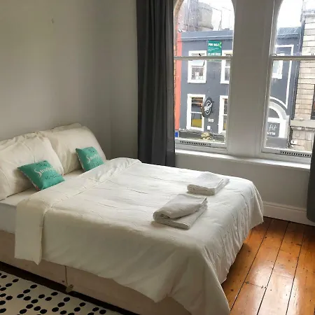 Georges St Apartment