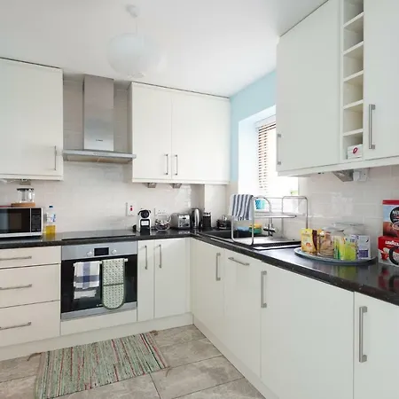 Spacious 2-bedroom Near O'connell St *