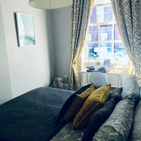 City Centre Georgian Style Apartment Apartment *